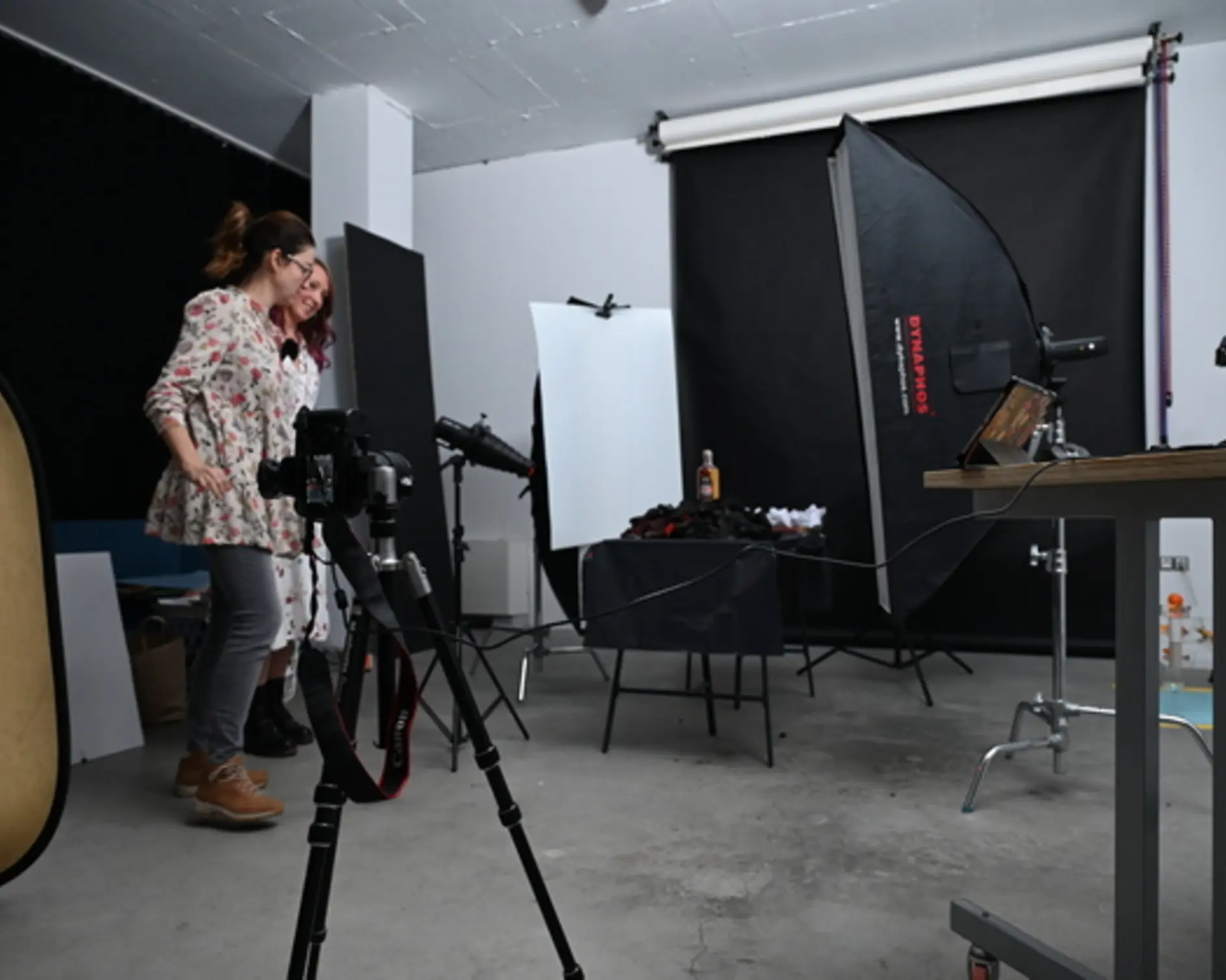Dilyana Gergova and Olga Babitskaya in studio Dynaphos. Two women are standing in Dynaphos studios and discussing how to shoot the next composition. Расставлены стрипбоксы and on the table, there is a shooting object.