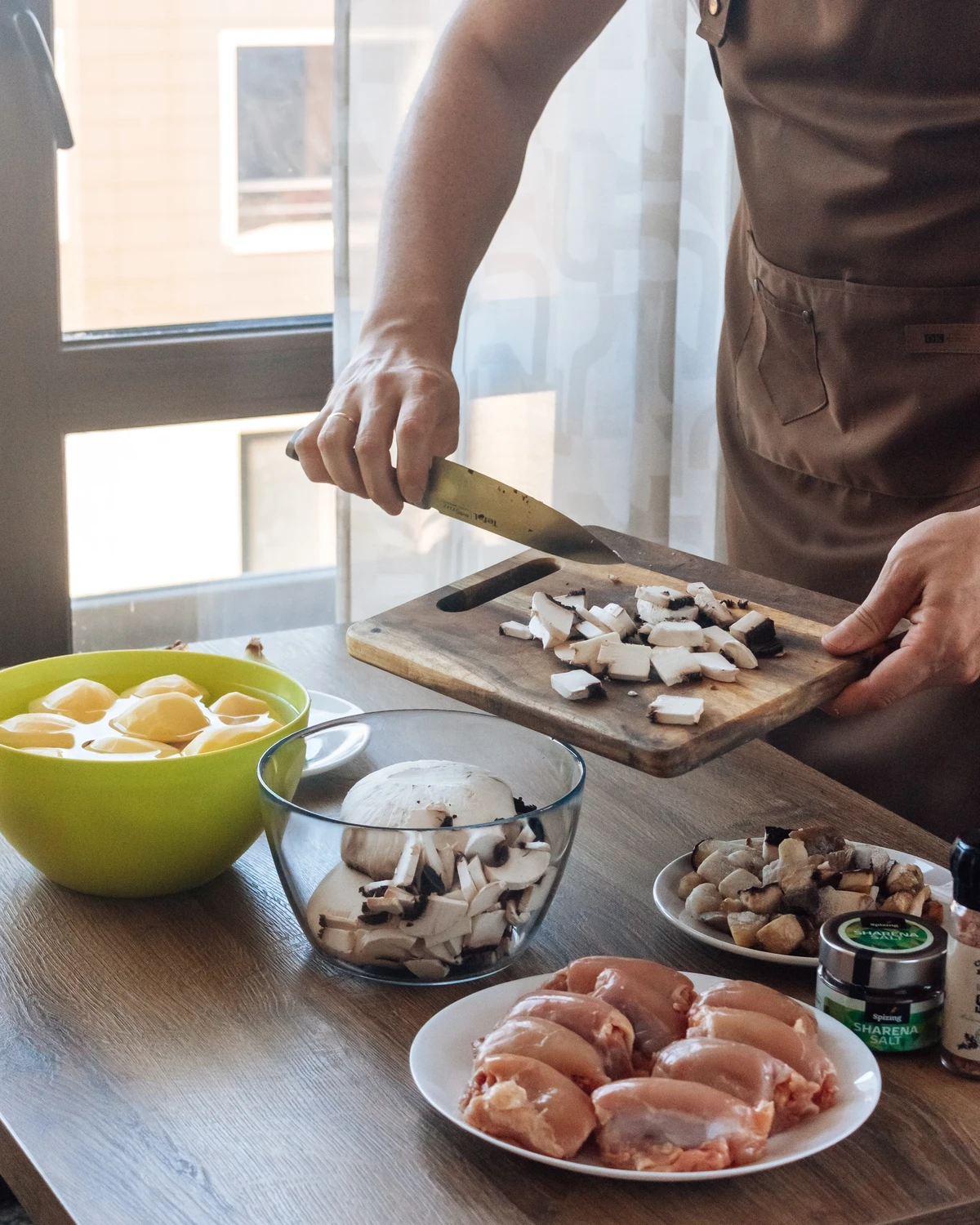 Finishing cutting mushrooms. 