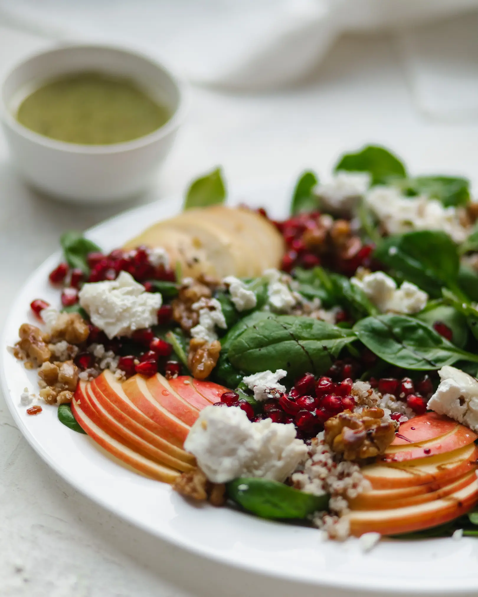 Salad with quinoa and caramelized walnuts Salad with quinoa and caramelized walnuts