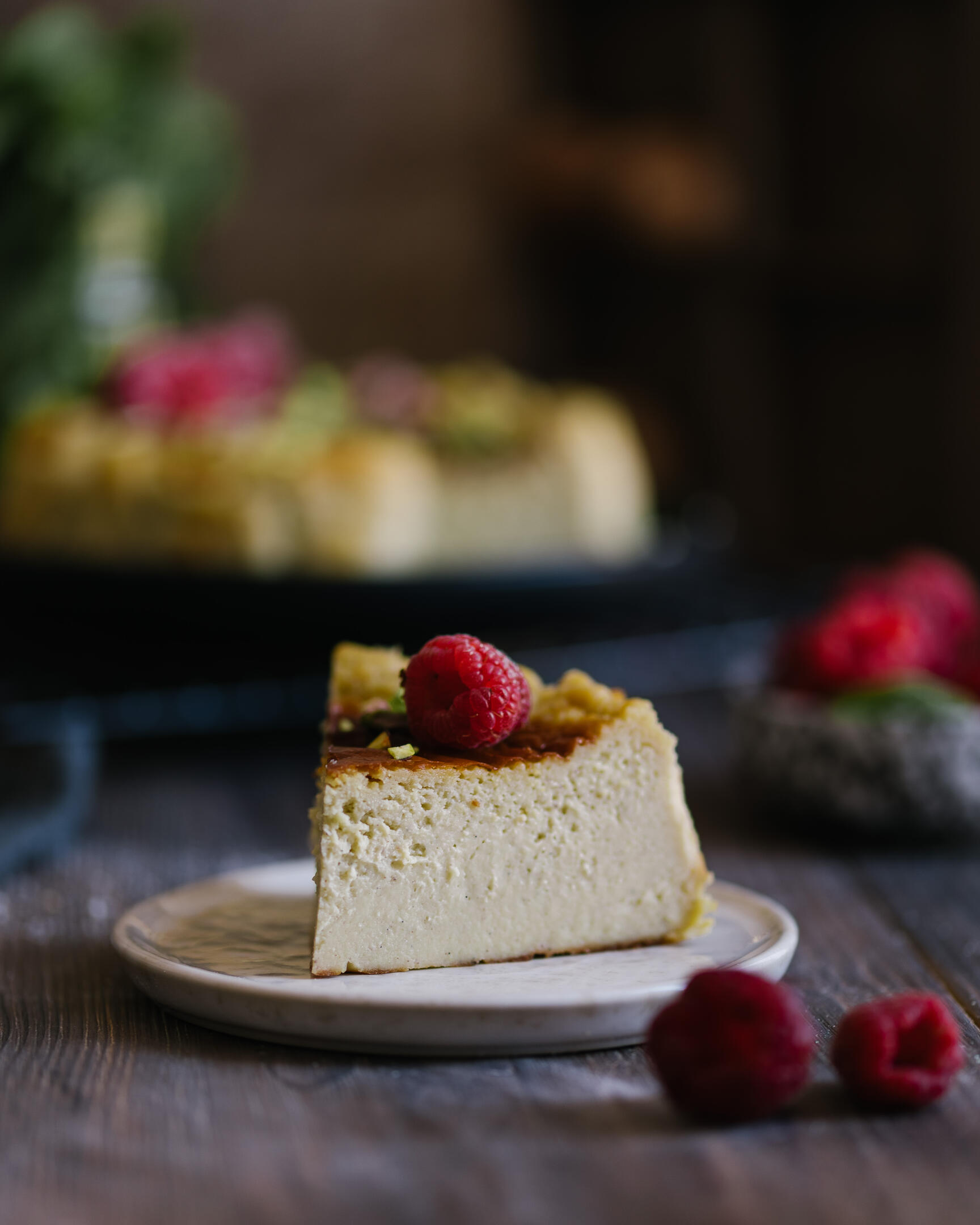 The cut of Basque cheesecake. There is a cut Basque cheesecake on a pastry rack to cool.